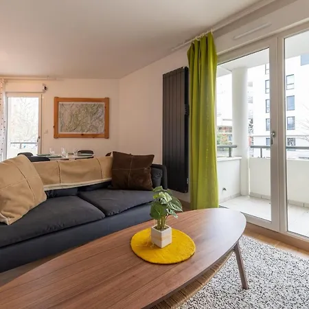 Apartment L'esperluette - 44 Sqm With Garage & Balcony In The Center