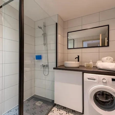 Apartment L'esperluette - 44 Sqm With Garage & Balcony In The Center *